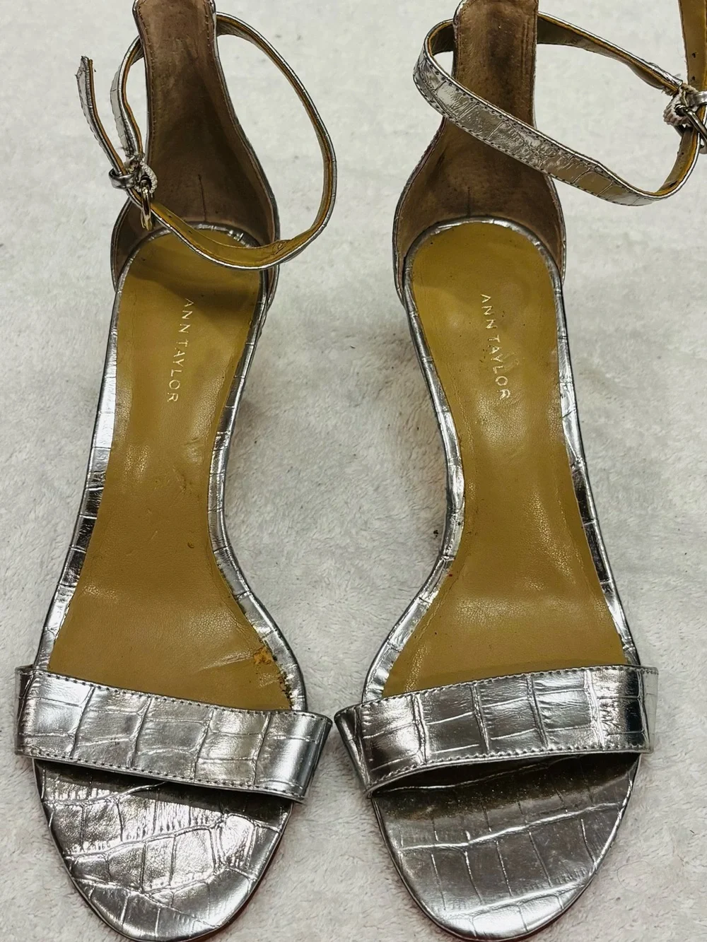 Almost Brand New Heels By Ann Taylor - Size 6.5M - Heel 2.5 inches - box 15